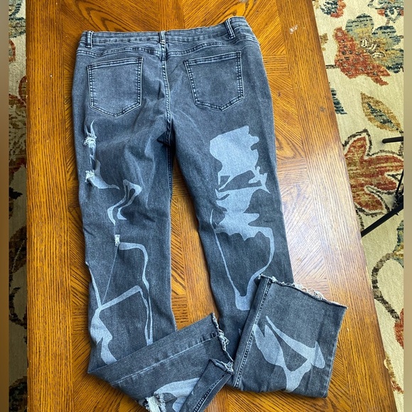Stylish Distressed Women Jeans, XL - Picture 8 of 9